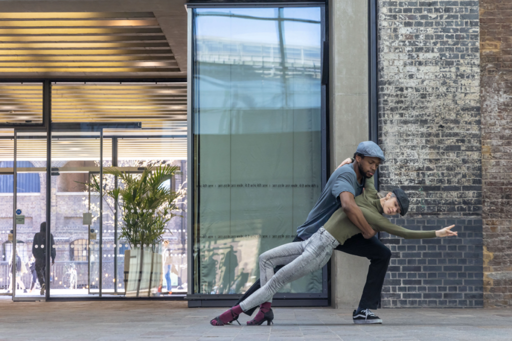 Hustling London_Inga Be and Damola_by John Sturrock